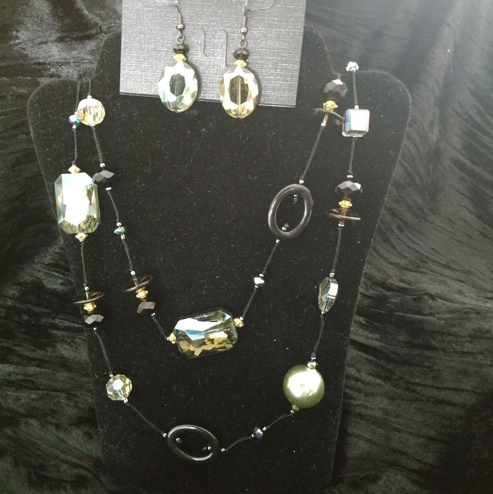 Premier Designs Emerald Isle necklace & earrings